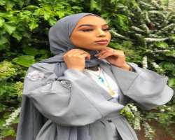 Ilhan is renowned for her Hijab look and usually called a Hijabi woman.